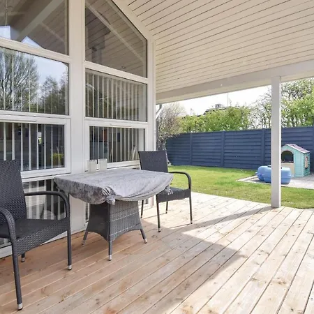 One-bedroom Holiday In *